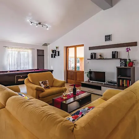 Semesterbostad Lovely Home In Krnica *