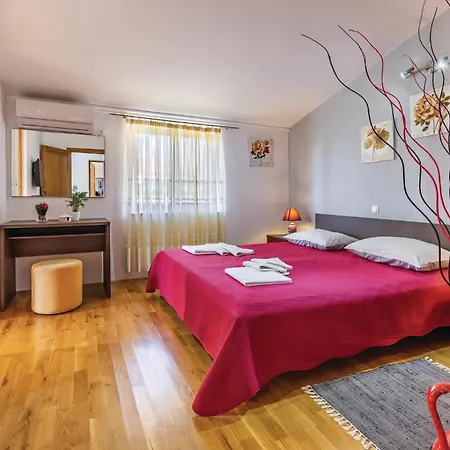 Lovely Home In Krnica Semesterbostad *