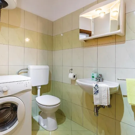 Lovely Home In Krnica Semesterbostad *